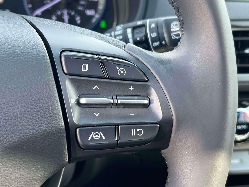 2022 Hyundai KONA SEL