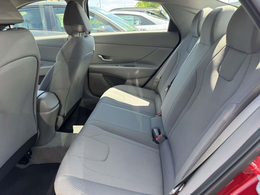 2023 Hyundai ELANTRA SE