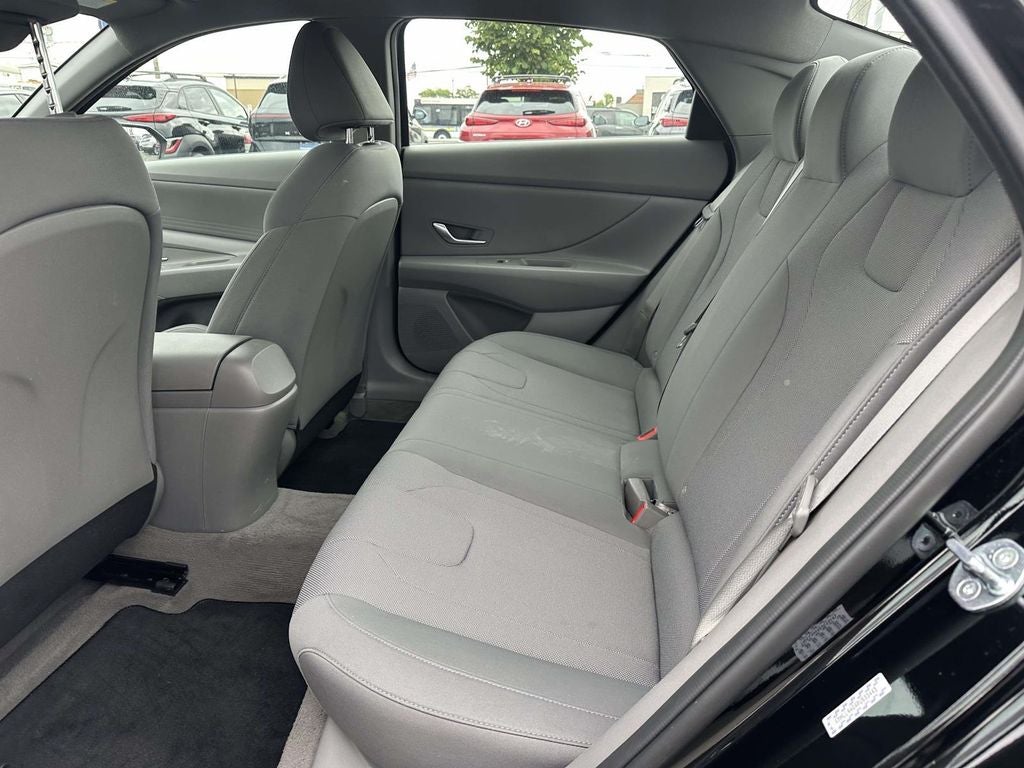 2023 Hyundai ELANTRA SE
