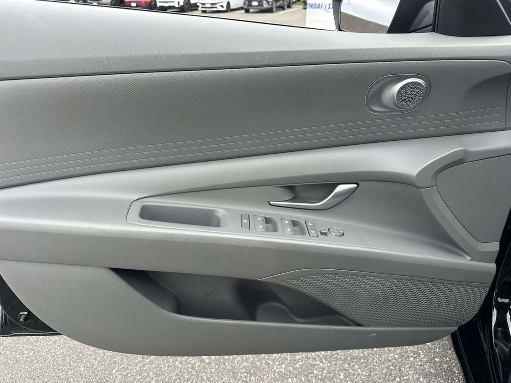 2023 Hyundai ELANTRA SE