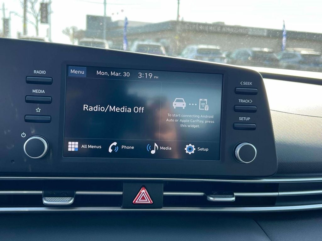 2025 Hyundai ELANTRA SE