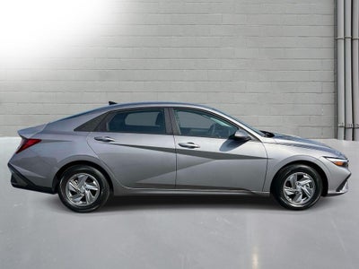 2025 Hyundai ELANTRA SE