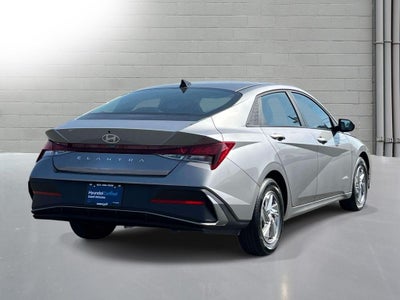 2025 Hyundai ELANTRA SE
