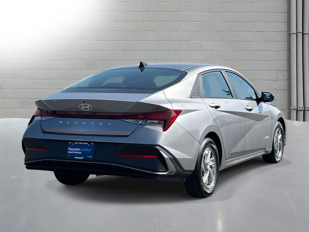 2025 Hyundai ELANTRA SE