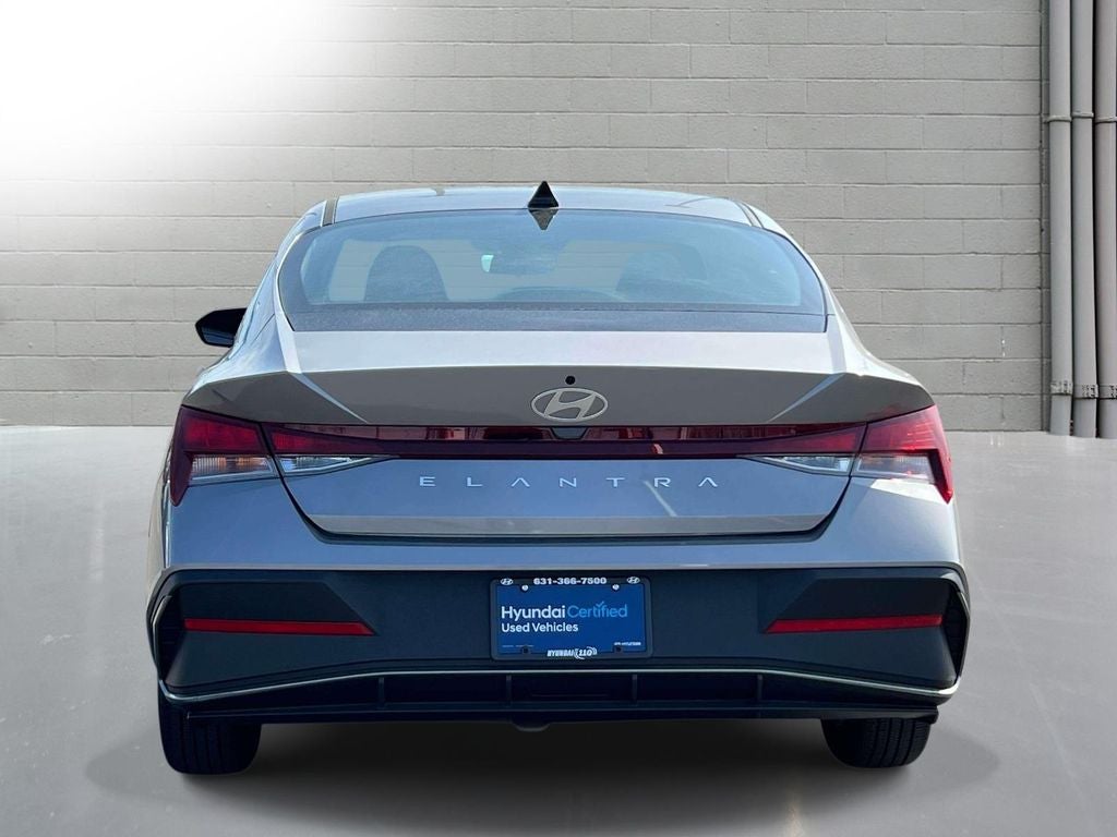 2025 Hyundai ELANTRA SE