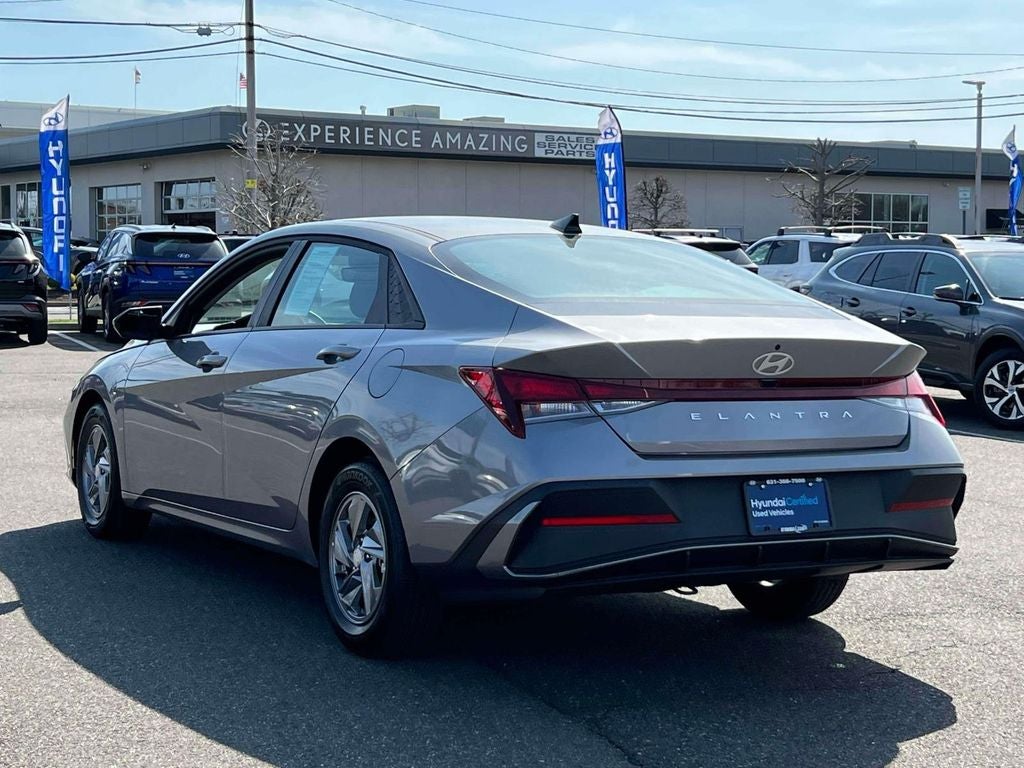 2025 Hyundai ELANTRA SE