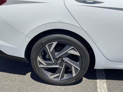 2025 Hyundai ELANTRA Limited